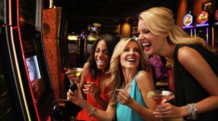 girls-playing-slots